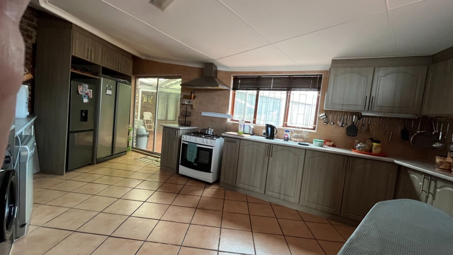 4 Bedroom Property for Sale in Heiderand Western Cape